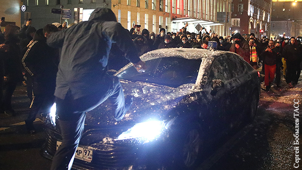 Водитель служебной машины лишился глаза после нападения на акции в Москве