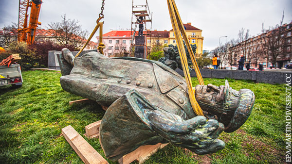 Правительство Чехии поддержало инициативу найти место памятнику Коневу