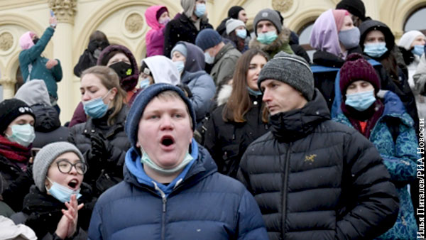 Политика: Почему Россия избежала «белорусского сценария»