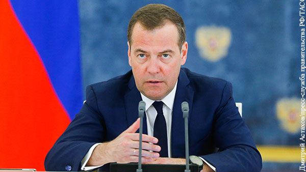 Медведев назвал Навального политическим проходимцем