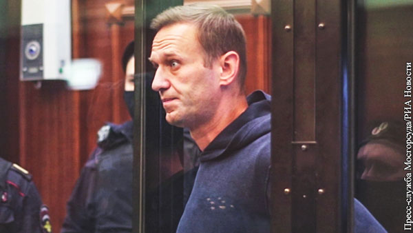 Навальный проведет в колонии 2 года и 8 месяцев