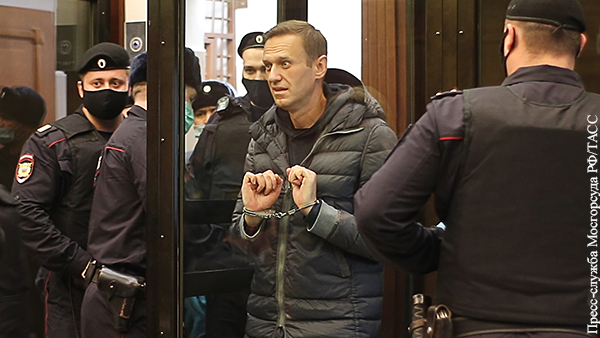 Политолог: Навальный в колонии может получить еще один срок