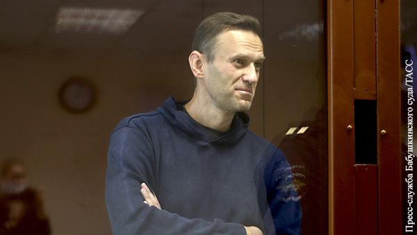 Оскорбленному Навальным ветерану стало плохо во время суда