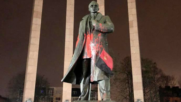 Эксперт: Осквернение памятника Бандере во Львове выгодно провокаторам из СБУ