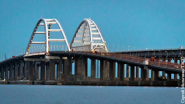 Крымский мост впервые перекрыли из-за непогоды