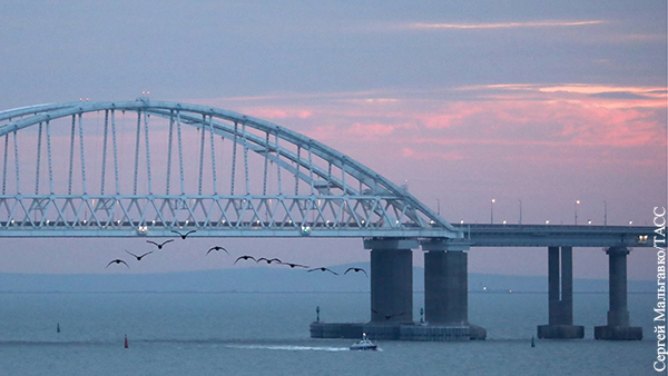 Движение по Крымскому мосту открыли в одну сторону