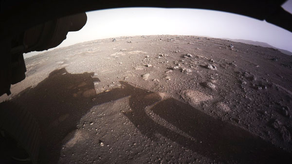 Планетоход Perseverance показал цветные фото с Марса