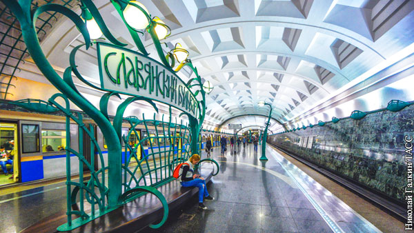 Станцию метро «Славянский бульвар» в Москве закрыли из-за мужчины с гранатой