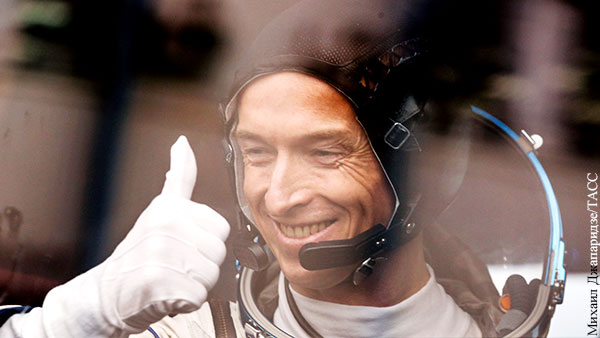 Российский космонавт замазал североафриканской смолой отверстия в корпусе МКС