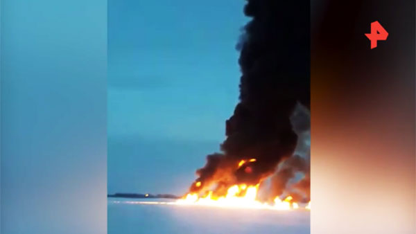 Из-за прорыва нефтепровода в ХМАО на реке Обь произошел пожар