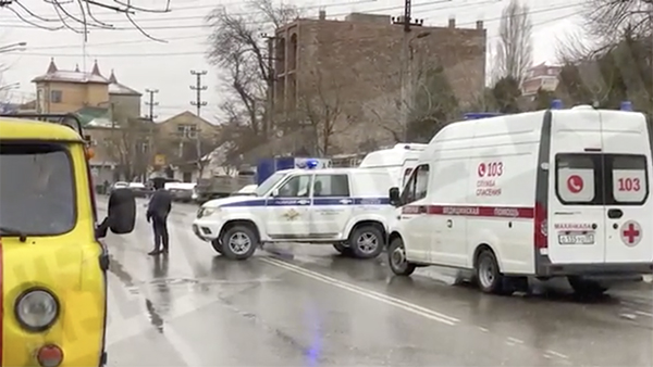 В центре Махачкалы начался штурм дома с вооруженным боевиком
