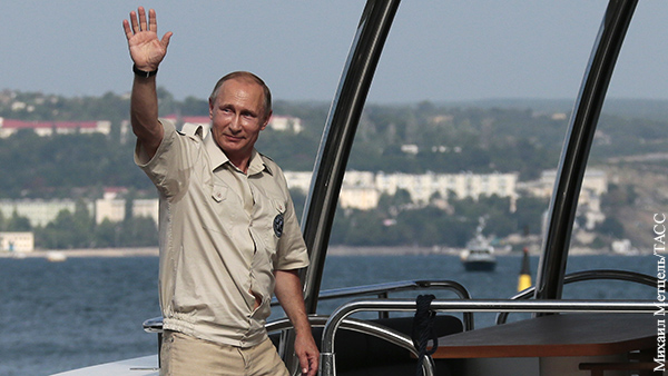 Путин поздравил крымчан с седьмой годовщиной воссоединения с Россией