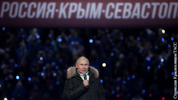 Путин поздравил россиян со сцены «Лужников» на концерте в честь годовщины возвращения Крыма