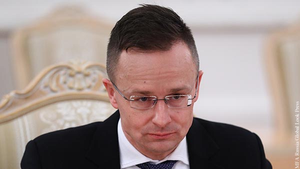 Глава МИД Венгрии рассказал о политических нападках из-за «Спутника V»