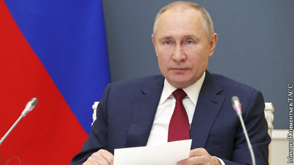 Путин намерен во вторник сделать прививку от коронавируса