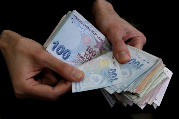 Турецкая лира затягивает рубль в девальвацию