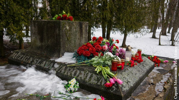 Русские активисты нашли виновных в краже советского памятника в Латвии