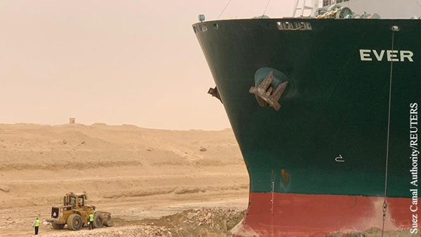Эксперт оценил последствия коллапса судоходства через Суэцкий канал
