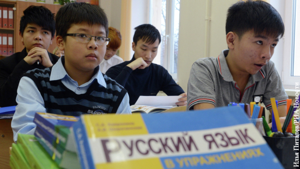 Россия усилит свое влияние в Киргизии через школьников 