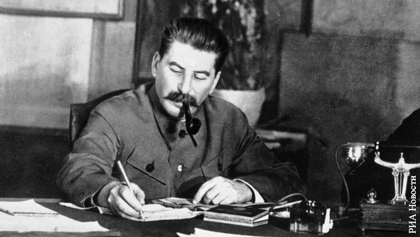 ФСБ опубликовала документы о слежке за Сталиным
