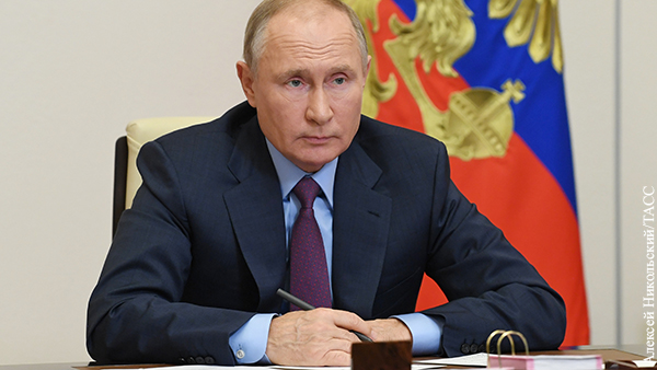 Путин потребовал избавиться от «унижающих» бюрократических процедур в соцсфере