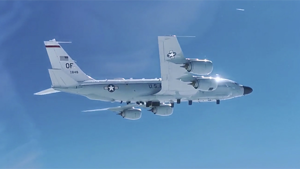 Появилось видео перехвата истребителем МиГ-31 самолета-разведчика США