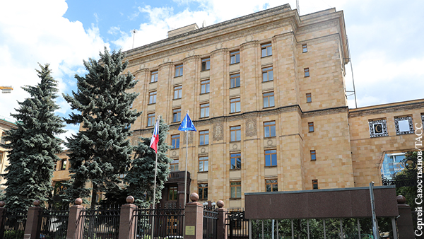 В посольстве Чехии в Москве разрешено остаться пяти дипломатам