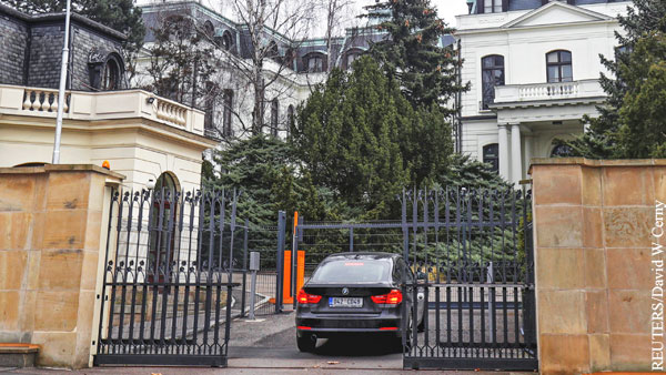 Чехия сократила число российских дипломатов в Праге до пяти человек