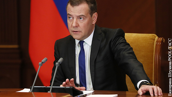 Медведев посоветовал США отказаться от языка ультиматумов и хамства
