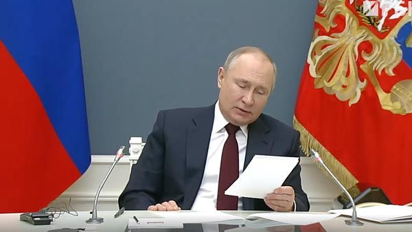 США подверглись критике за оплошность с Путиным и Макроном на саммите
