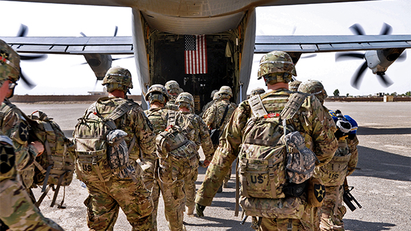 США и НАТО приступили к выводу войск с баз в Афганистане 