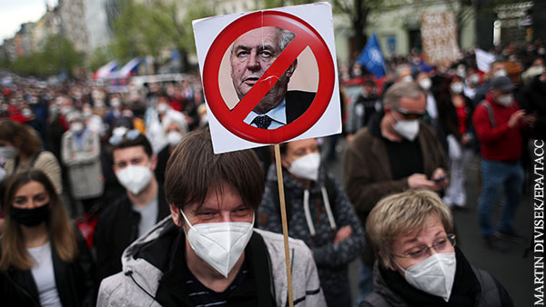 В Праге прошел многотысячный митинг против «русака» президента Чехии Земана