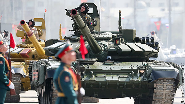 Новейшая военная техника вышла на Красную площадь на параде Победы