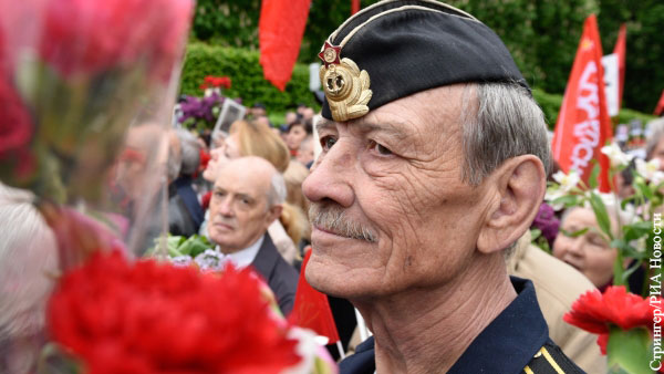 Украинцы возмутились поступком показавшего ветерану нацистское приветствие подростка