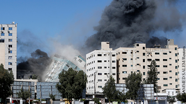 Израиль ударом ракет разрушил высотку с офисами СМИ в Газе