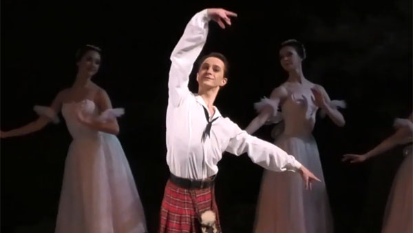 В Петербурге госпитализировали разбившегося на самокате солиста балета Мариинского театра