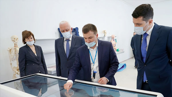 Полпред президента посетил новую школу в Калининградской области