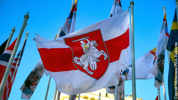ИИХФ раскритиковала власти Риги за инцидент с флагом Белоруссии