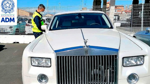 В Италии арестовали обитый кожей редкого крокодила Rolls Royce из России