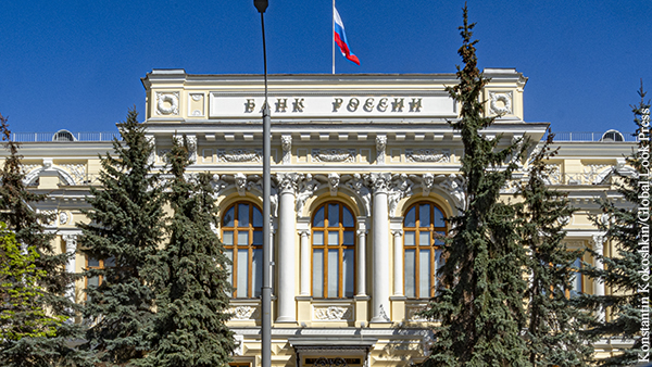 В валютном балансе банковской системы России возникла дыра в 15 млрд долларов