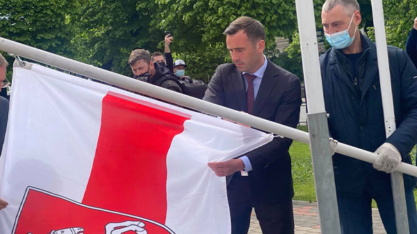 В Белоруссии возбудили дело против мэра Риги и главы МИД Латвии после инцидента с флагом