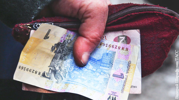 На нехватку денег пожаловалась почти половина населения Украины