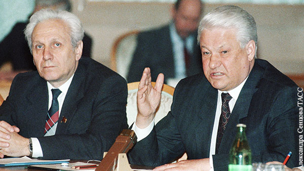 Филатов оценил слова Руцкого о попытках Ельцина во время путча сбежать в посольство США