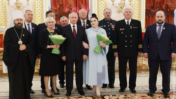 Путин в Кремле наградил Героев Труда и вручил Госпремии