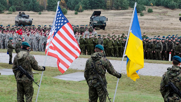 Власти США приостановили план военной помощи Украине