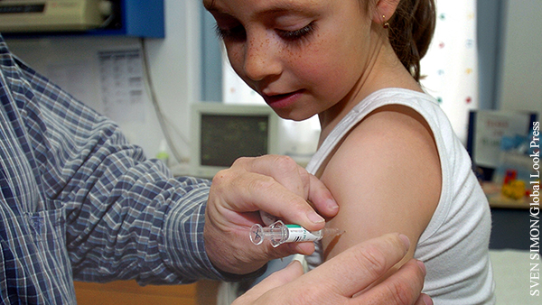 Онищенко оценил перспективы вакцинации детей от коронавируса в России