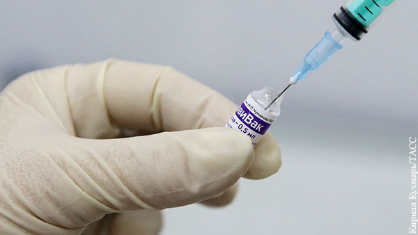 Эксперты объяснили причину дефицита вакцины «КовиВак»