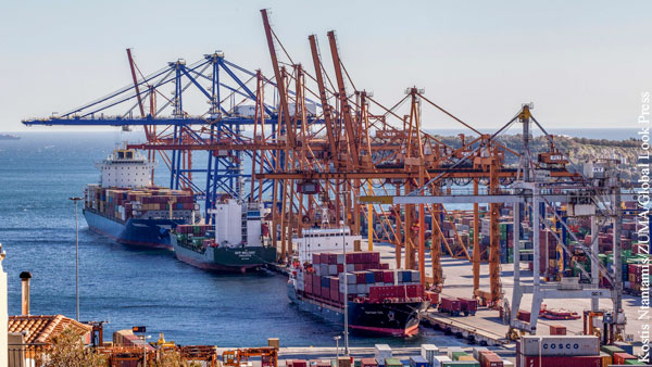 В мире: Китай хитростью и деньгами захватывает ключевые порты мира