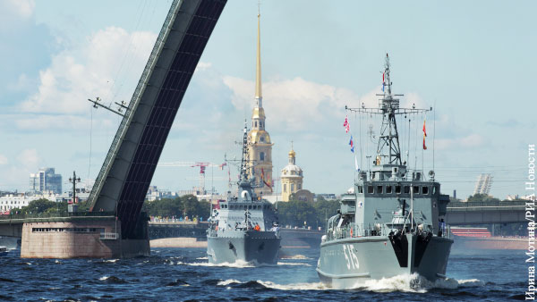 Военно-морской парад в Петербурге пройдет без зрителей