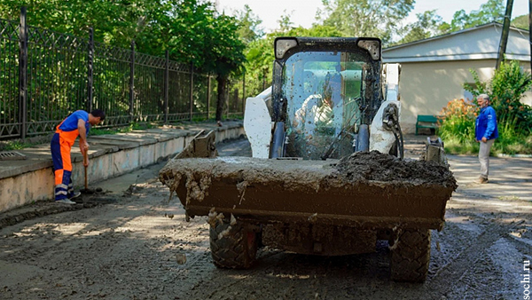 Строители восстановят разрушенный непогодой участок дороги в Сочи до конца года